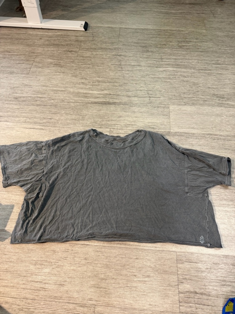 Free People movement gray short-sleeve cropped tee - Picture 2 of 4